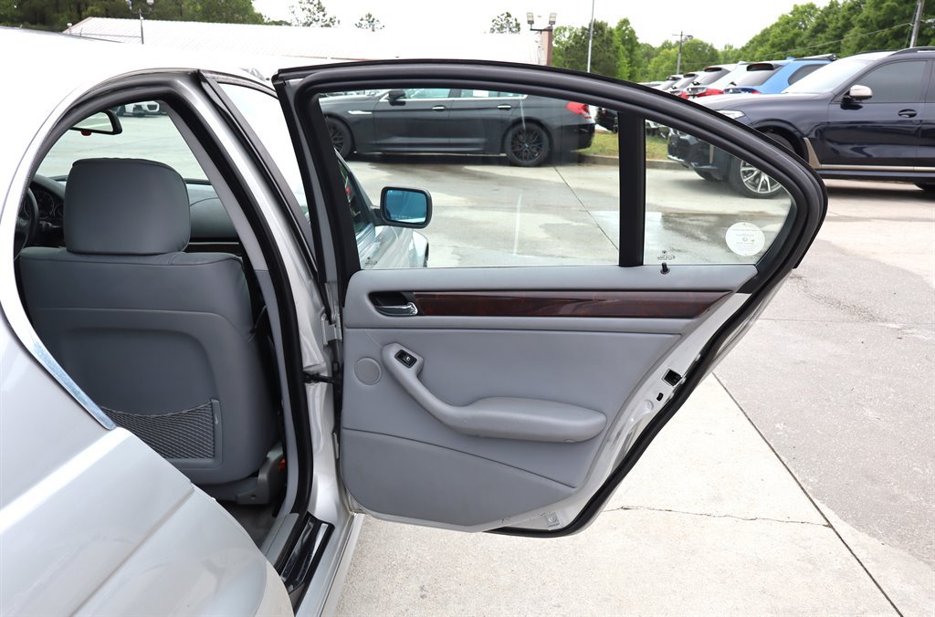 Used 2001 BMW 330i Sedan image 30