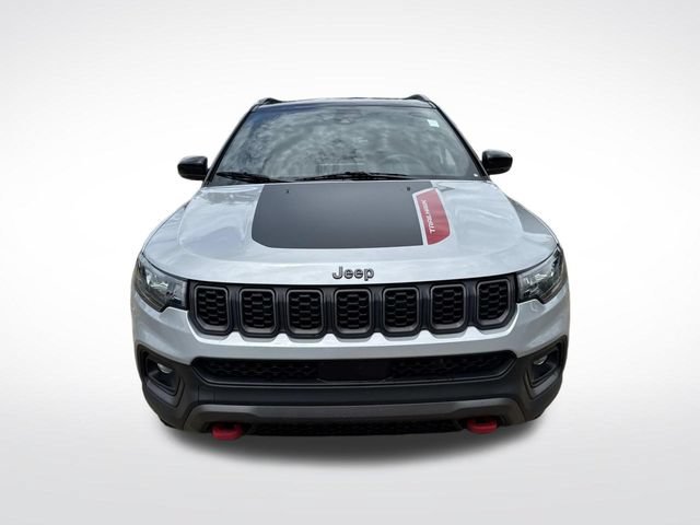 Used 2025 Jeep Compass Trailhawk AWD/4WD image 2