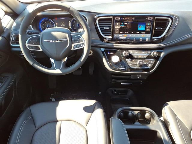 New 2026 Chrysler Pacifica Select AWD/4WD image 16