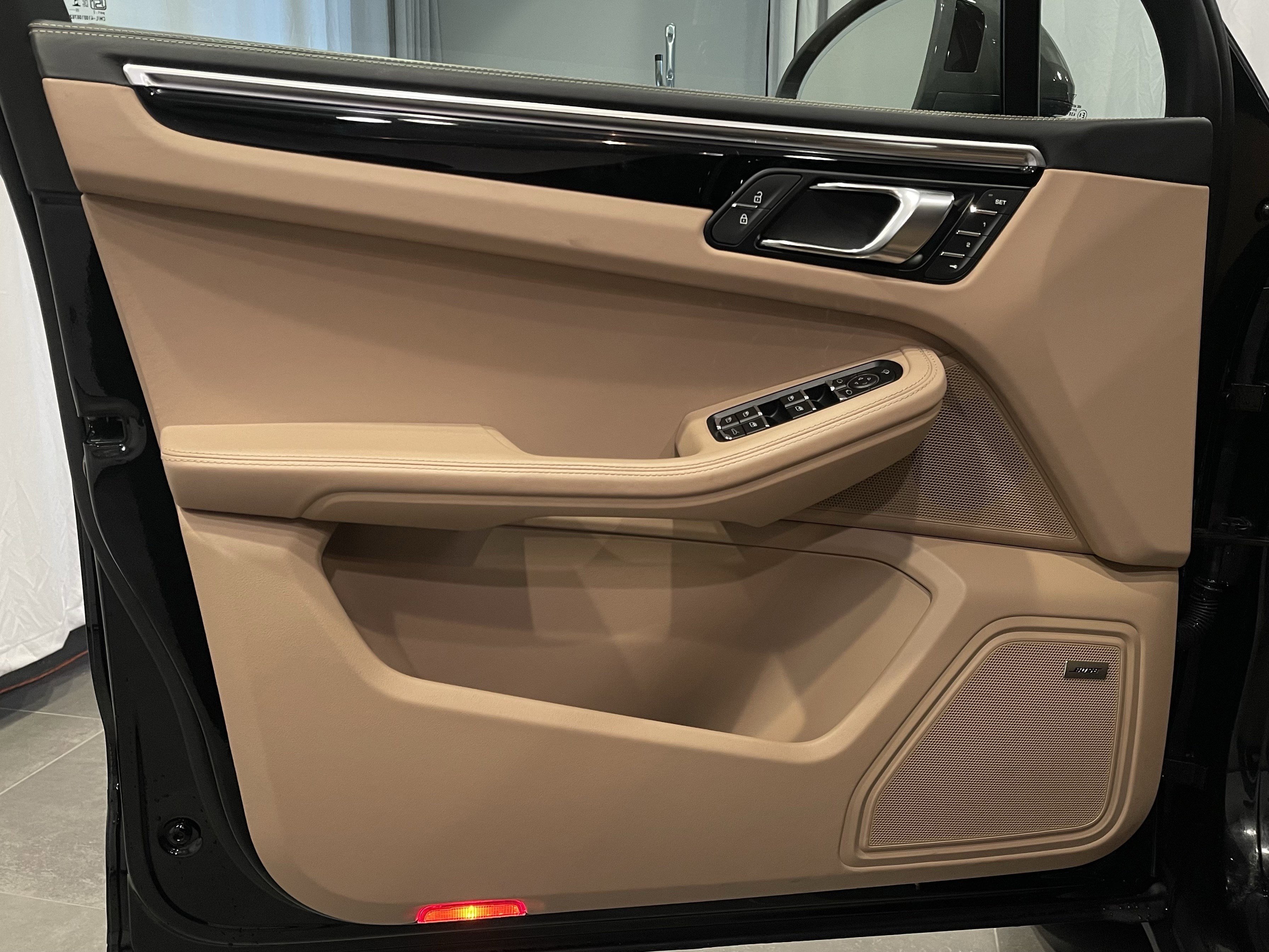 Used 2024 Porsche Macan image 13