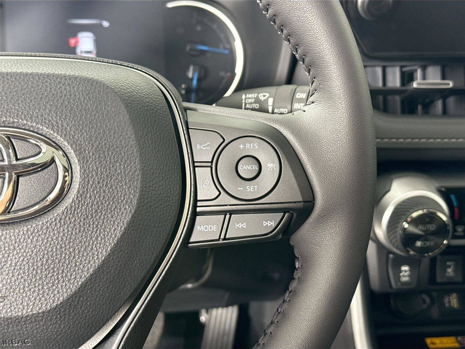 Used 2025 Toyota RAV4 XLE Premium image 18