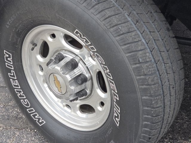 Used 2003 Chevrolet Suburban 2500 LT w/ LT Preferred Equipment Group AWD/4WD image 8