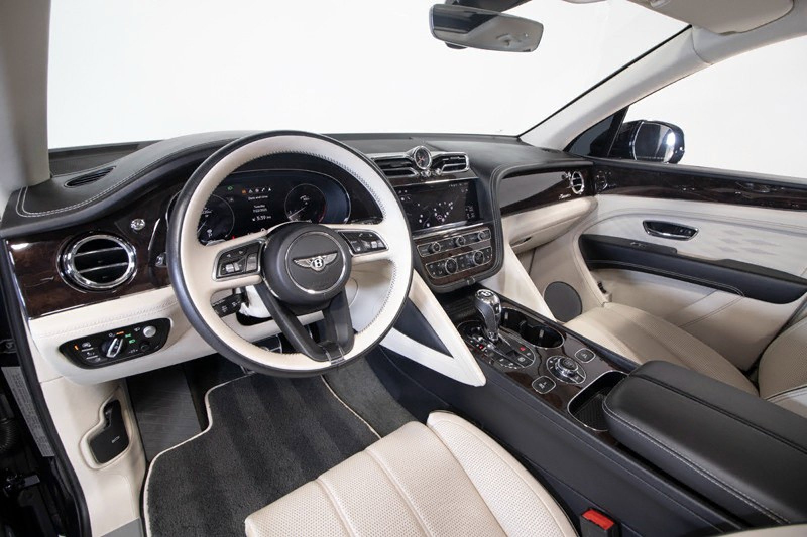 Used 2023 Bentley Bentayga Extended Wheelbase image 5