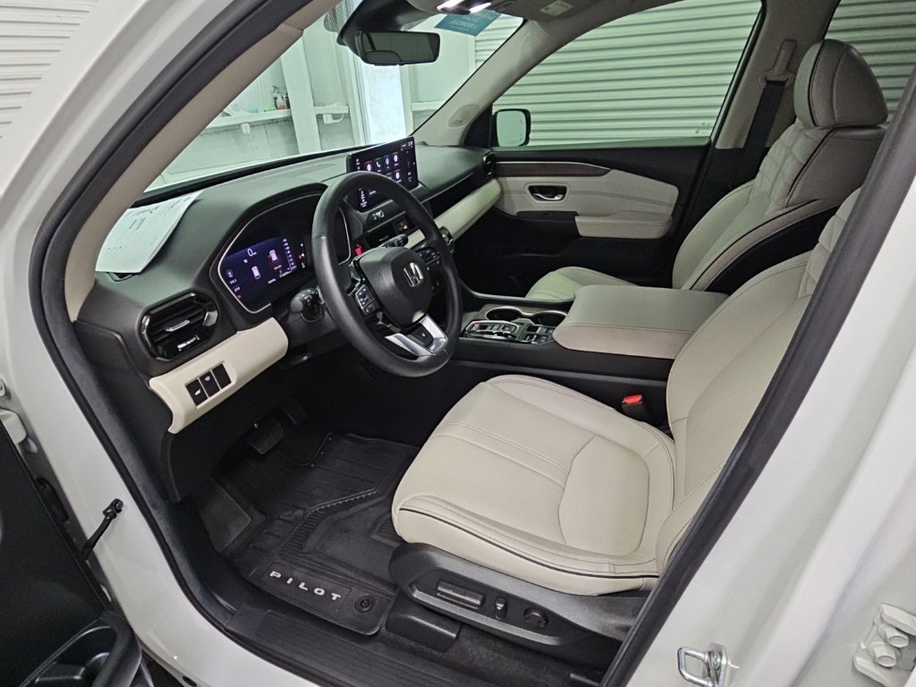 Used 2026 Honda Pilot Elite image 11