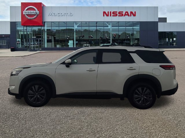 Used 2022 Nissan Pathfinder SV AWD/4WD image 4