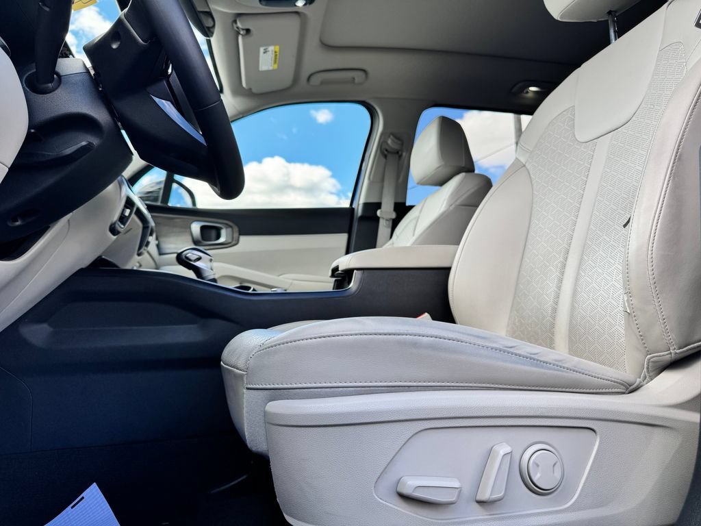 Used 2023 Kia Sorento EX w/ Panoramic Sunroof Package FWD image 22