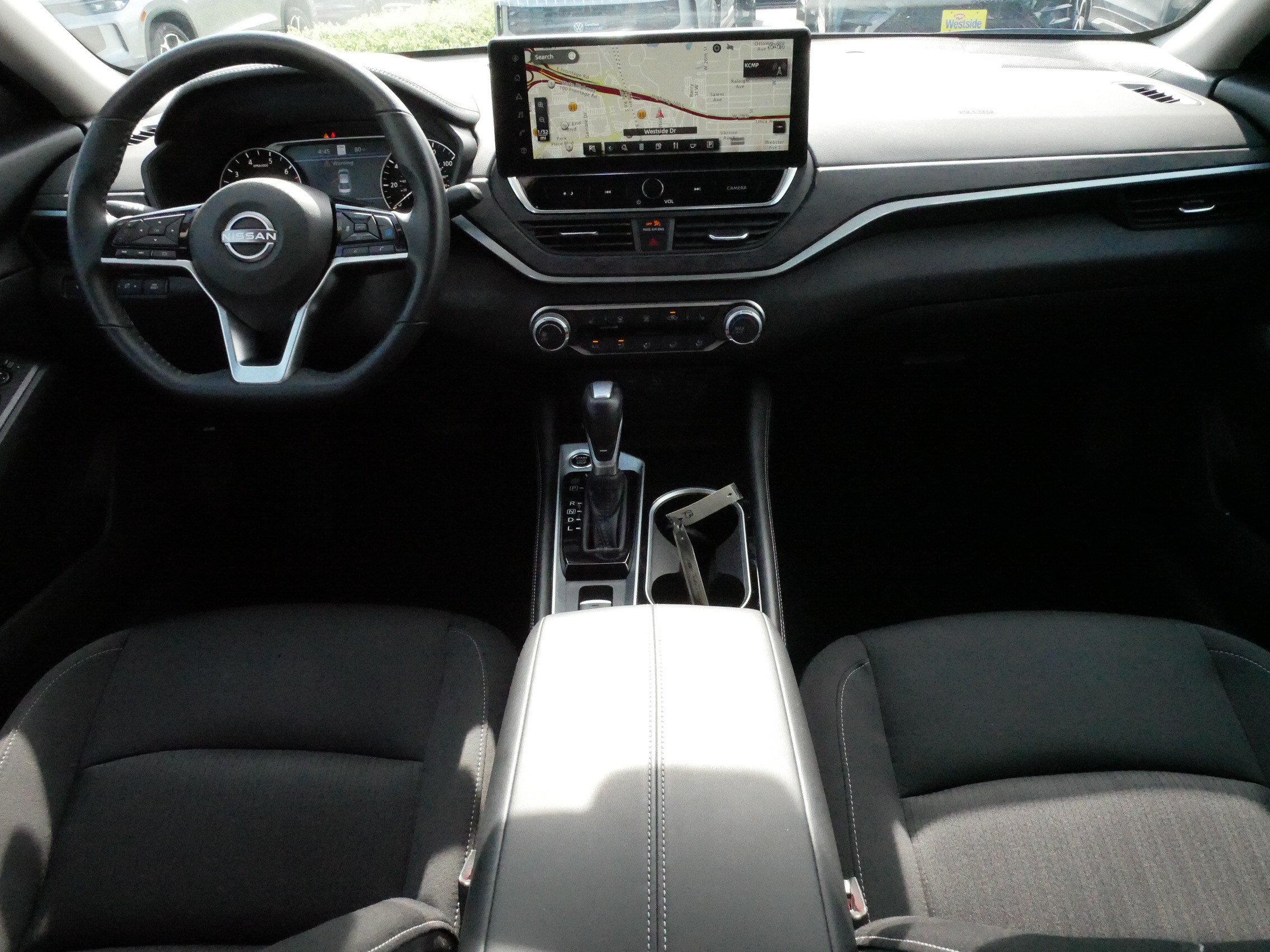 Used 2024 Nissan Altima 2.5 SV w/ SV Premium Package AWD/4WD image 11