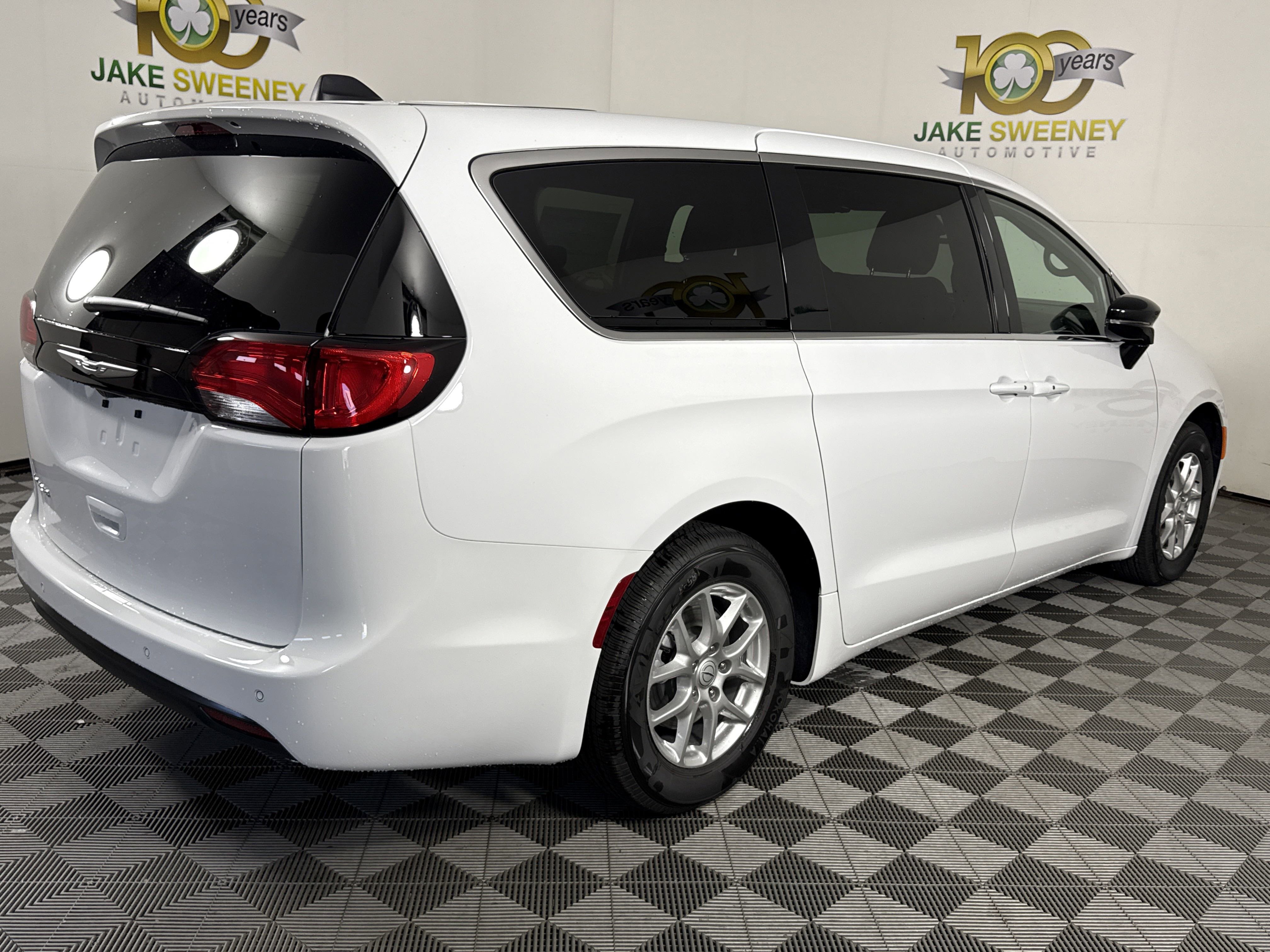 New 2026 Chrysler Voyager LX image 7