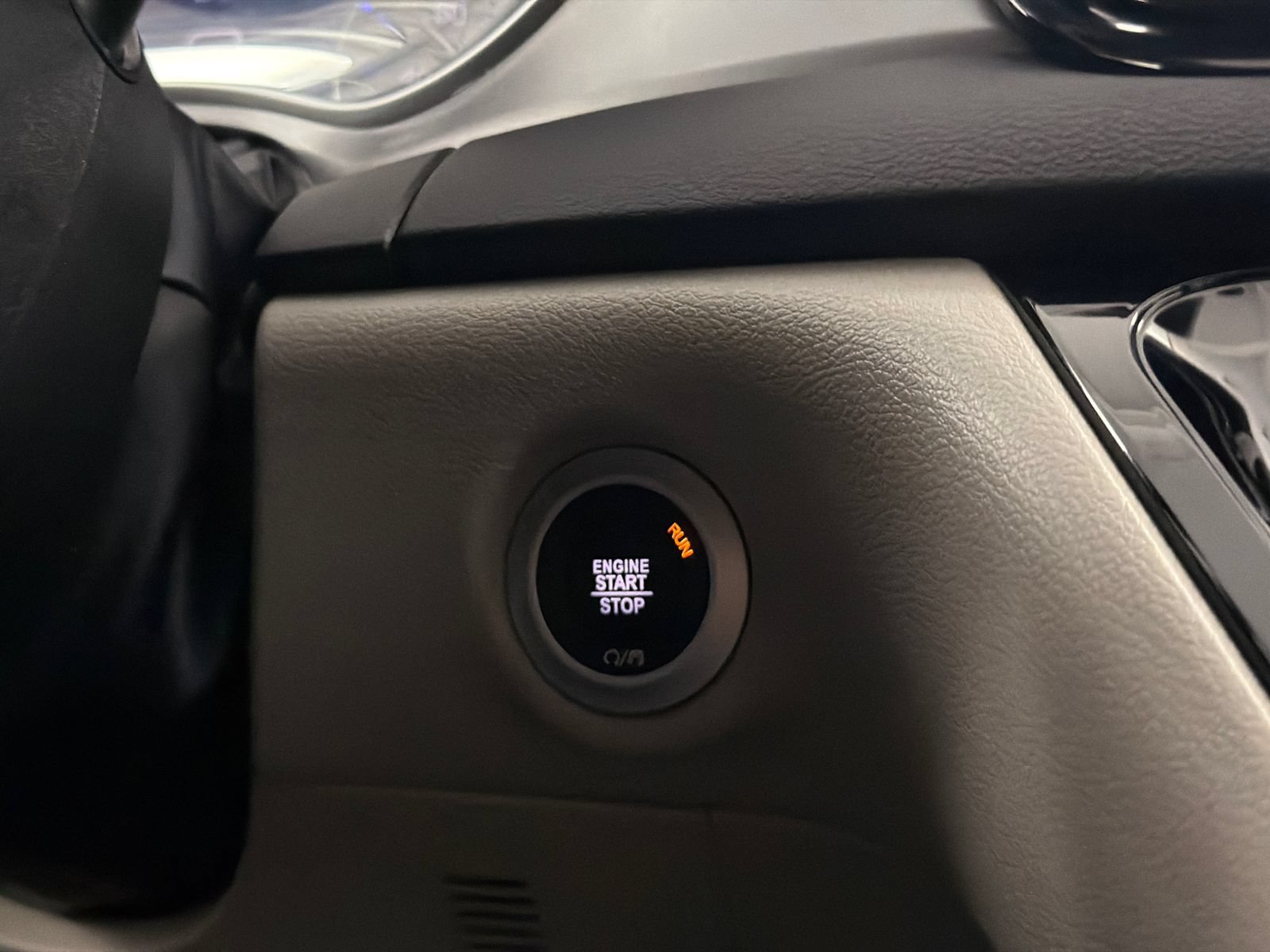 Used 2024 Chrysler Pacifica Touring-L FWD image 30