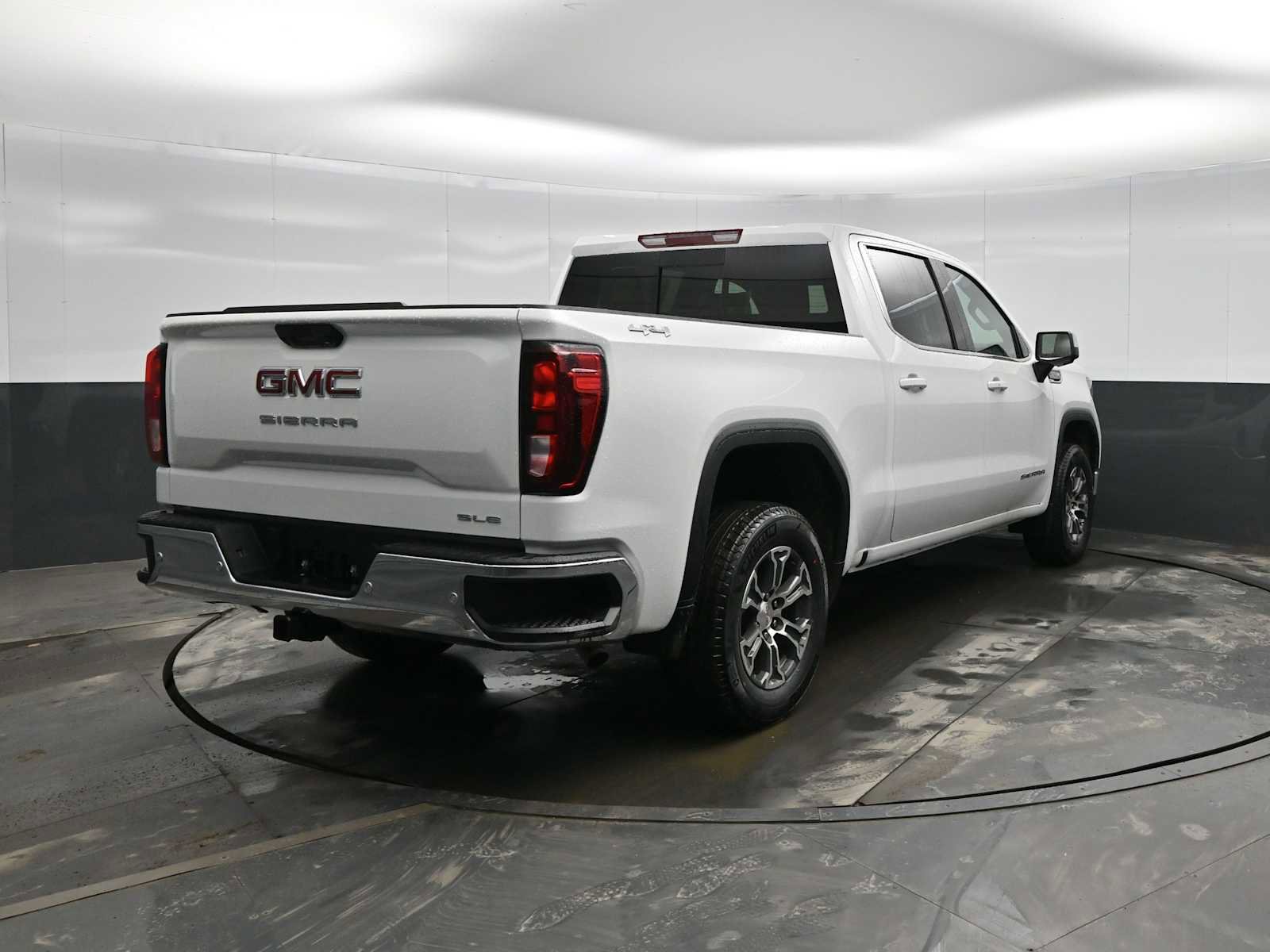 New 2026 GMC Sierra 1500 SLE w/ Preferred Package AWD/4WD image 8