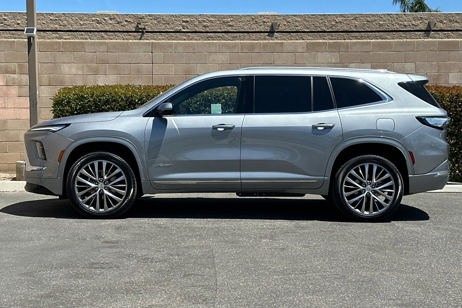 Certified 2025 Buick Enclave Avenir FWD image 7