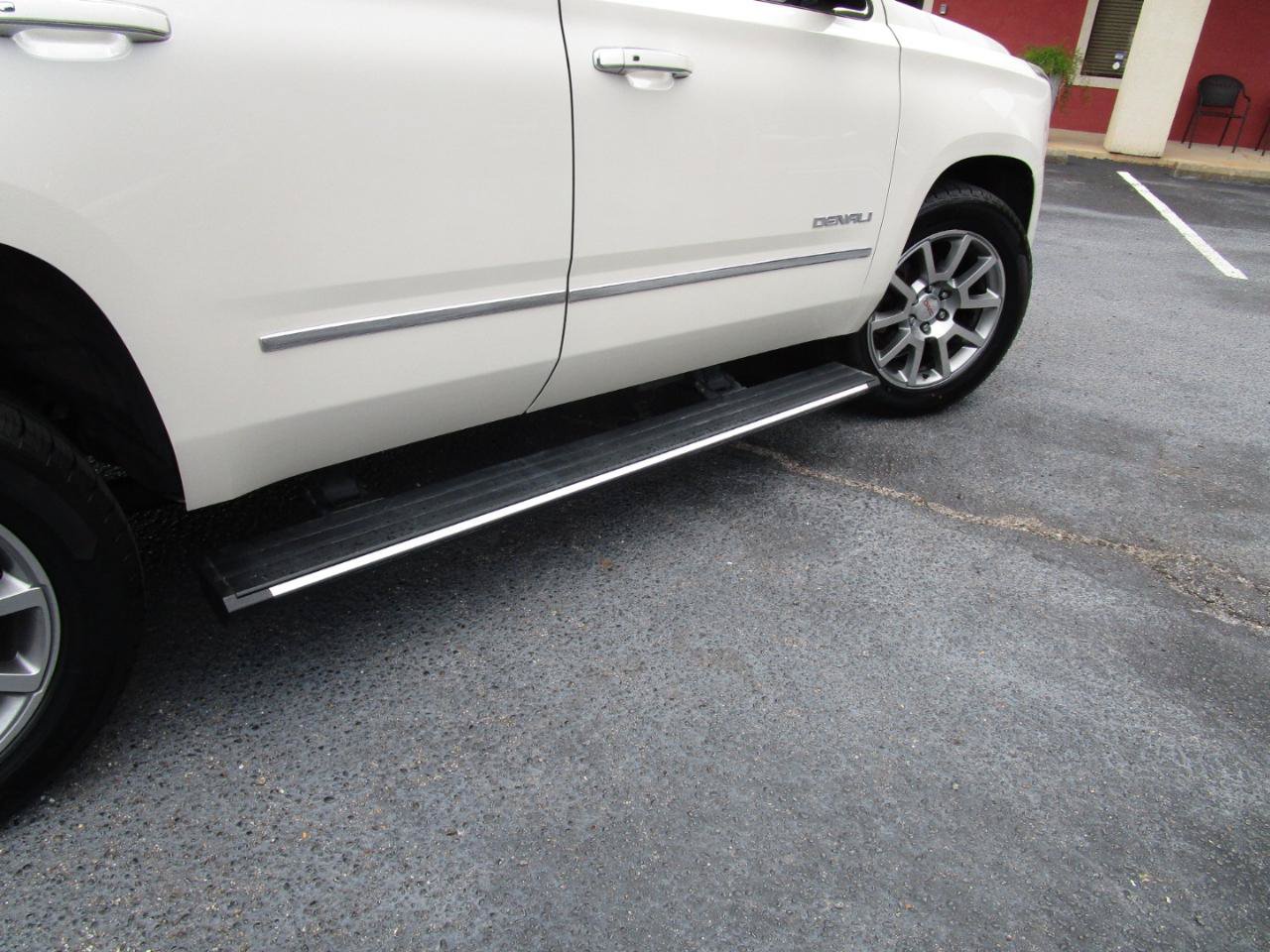 Used 2015 GMC Yukon Denali w/ Touring Package RWD image 32