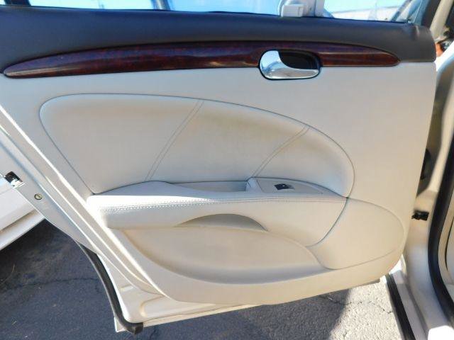 Used 2008 Buick Lucerne CX image 14