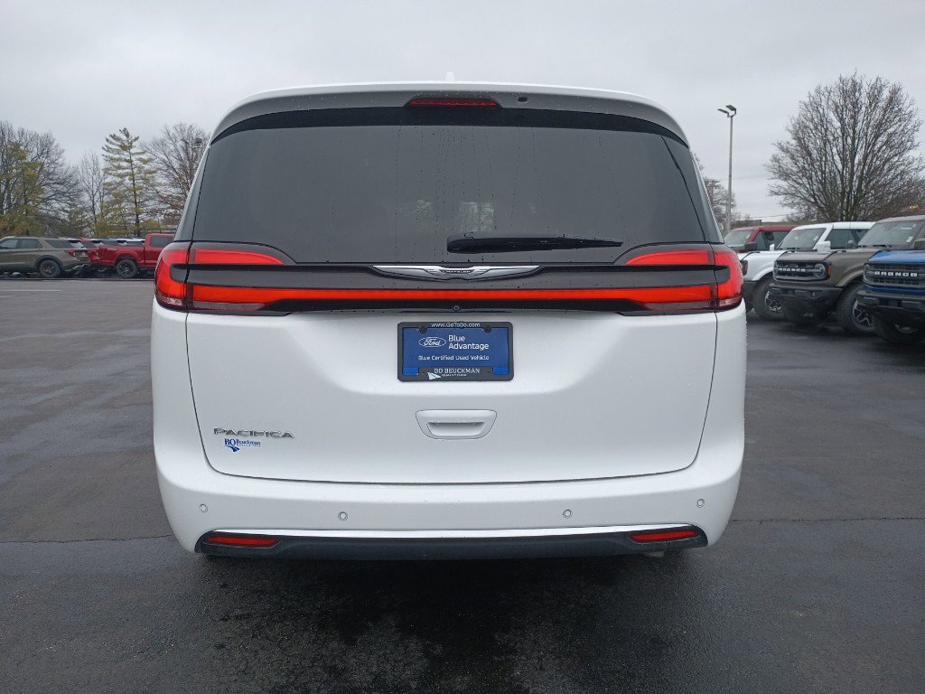 Used 2022 Chrysler Pacifica Touring-L w/ Uconnect Theater Family Group image 7