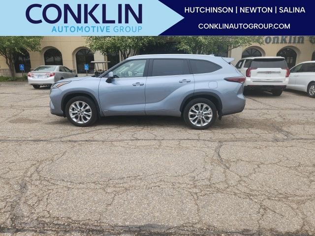 Used 2024 Toyota Highlander Limited AWD/4WD image 1