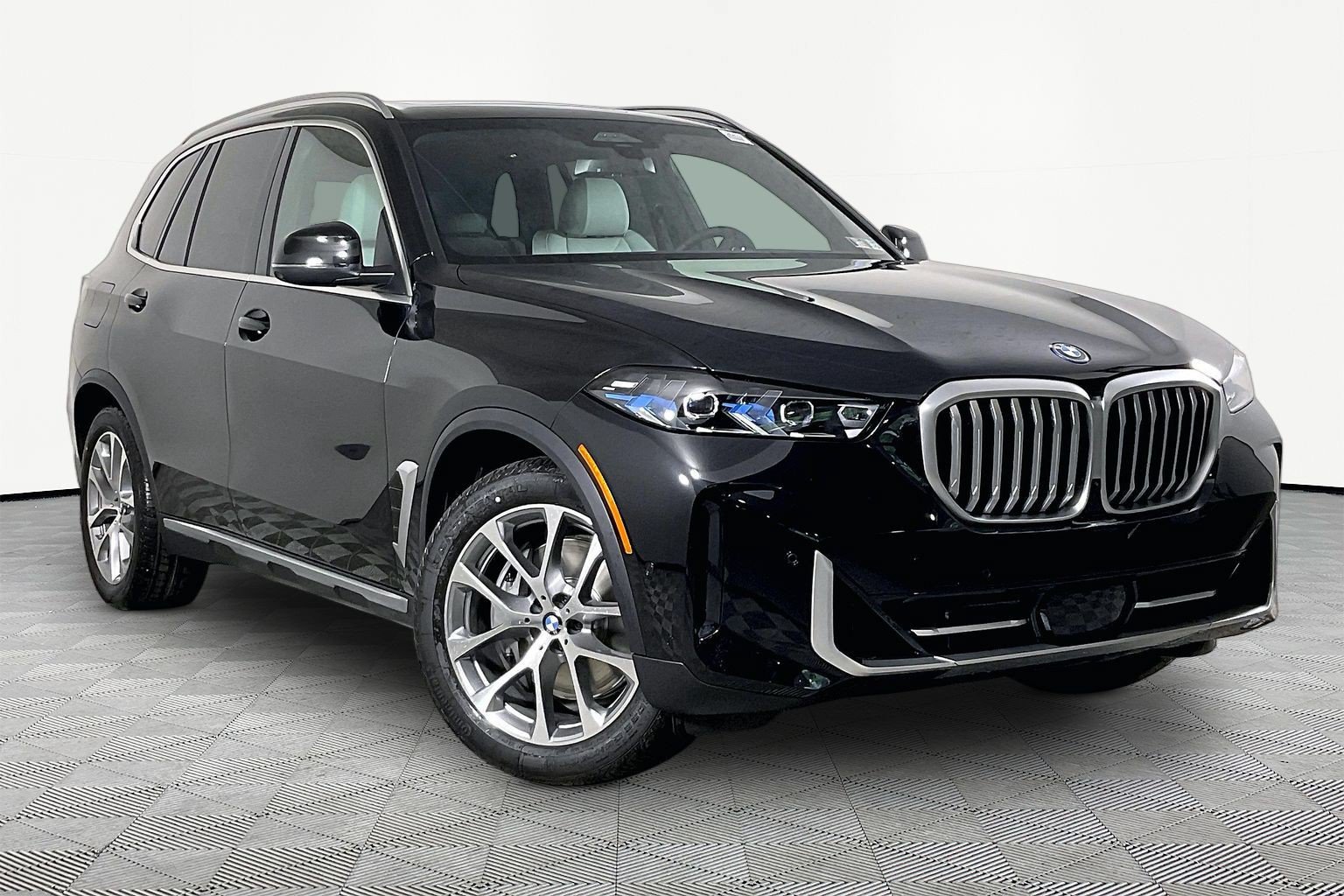 New 2026 BMW X5 xDrive50e w/ Premium Package AWD/4WD image 2