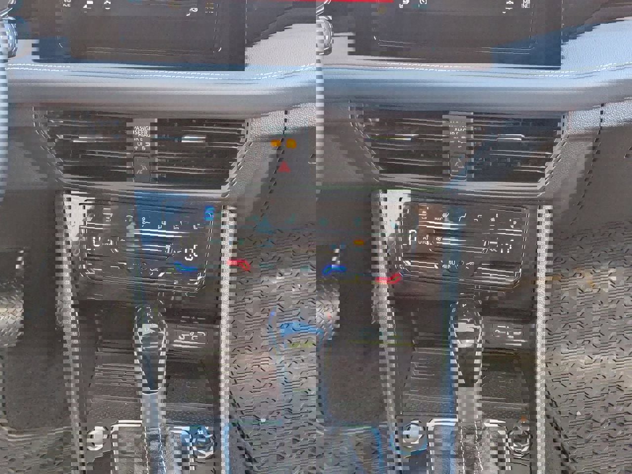 Used 2025 Volkswagen Jetta SEL image 20