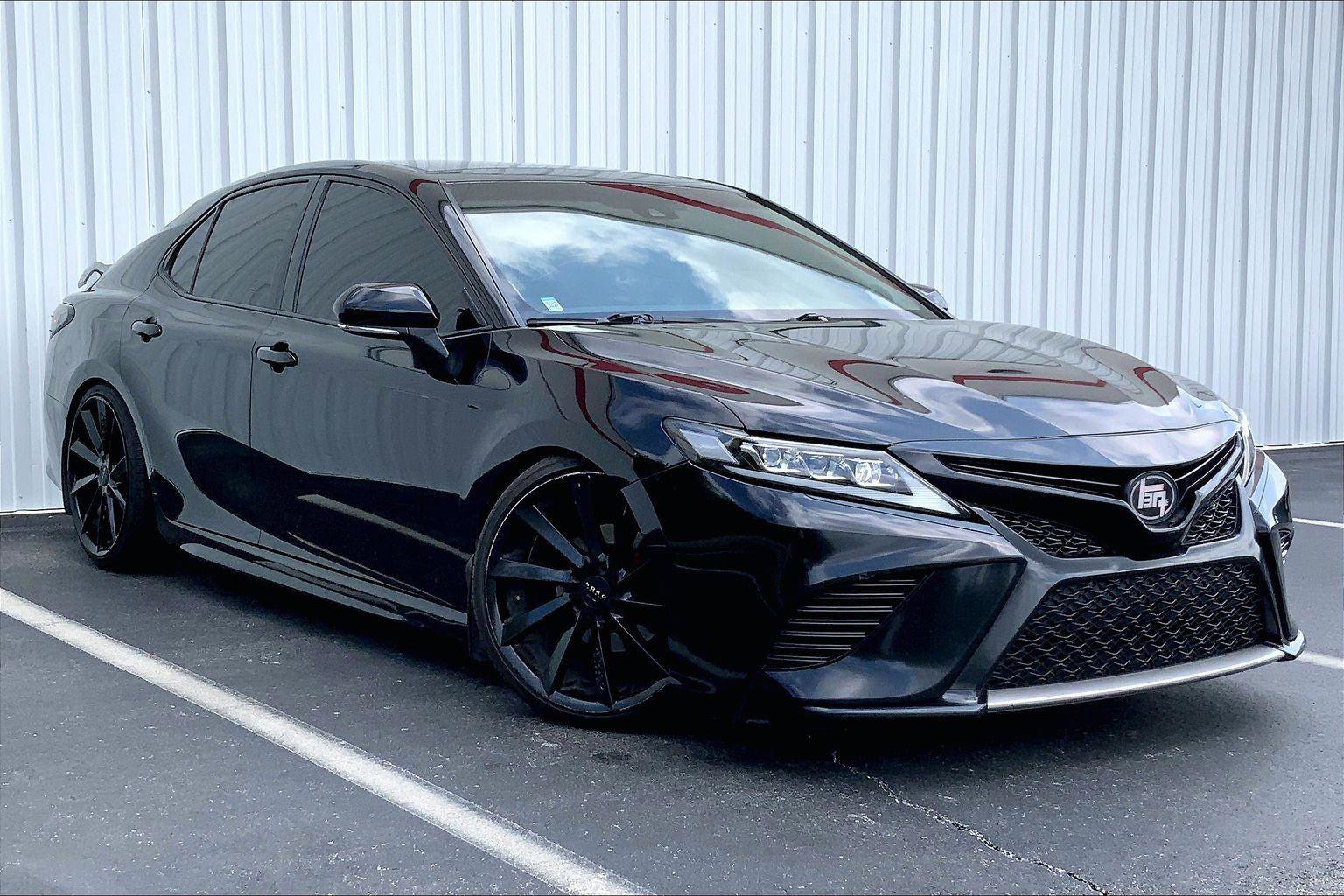 Used 2019 Toyota Camry XSE FWD image 2