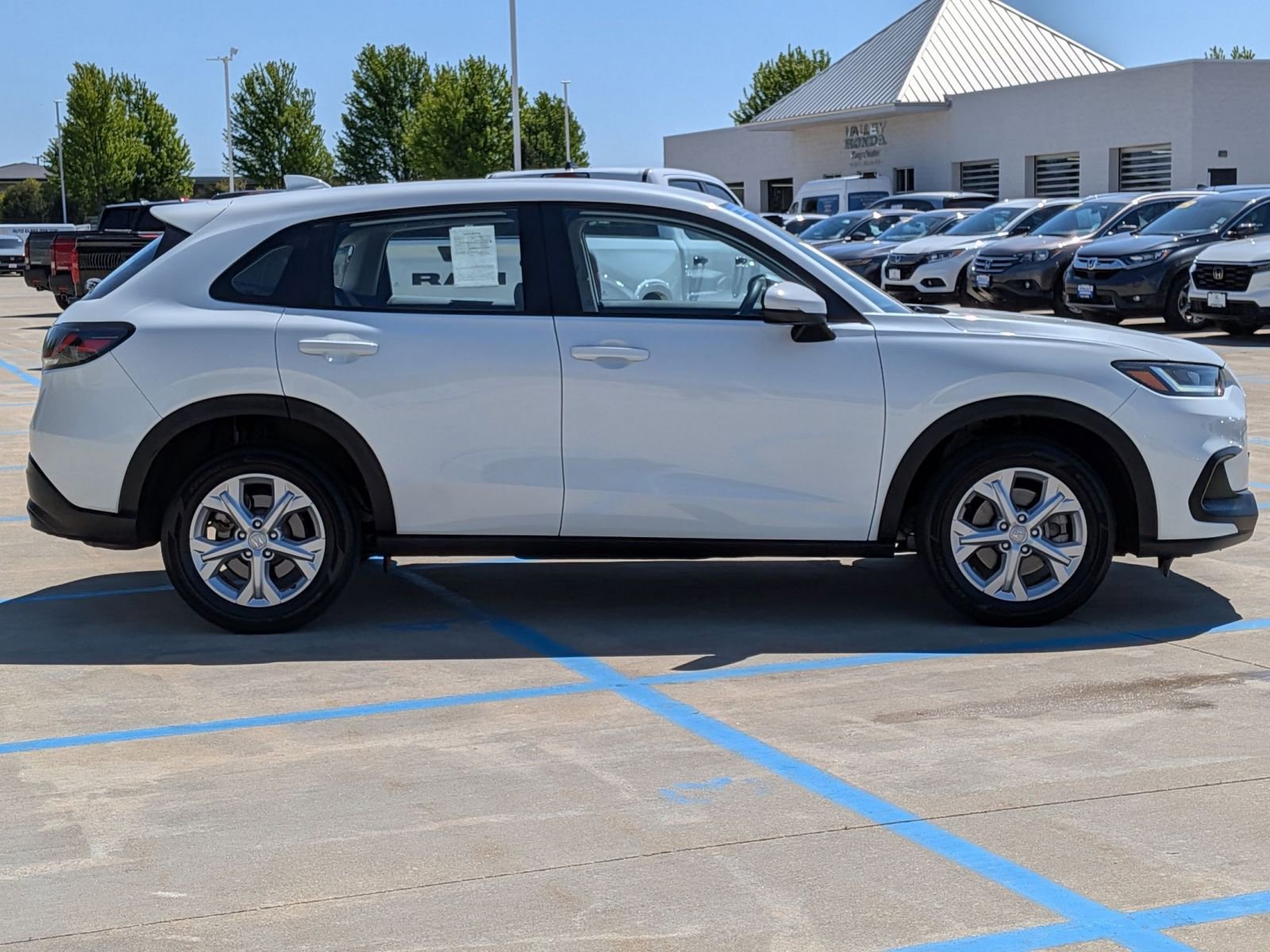 Used 2023 Honda HR-V LX image 5