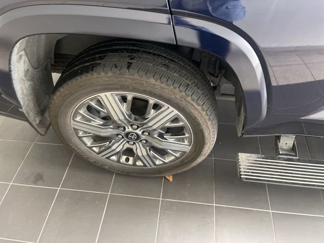 Used 2026 Toyota Sequoia Capstone AWD/4WD image 6