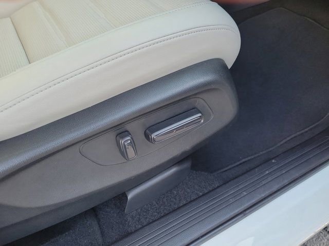 Used 2025 Honda CR-V EX-L image 9