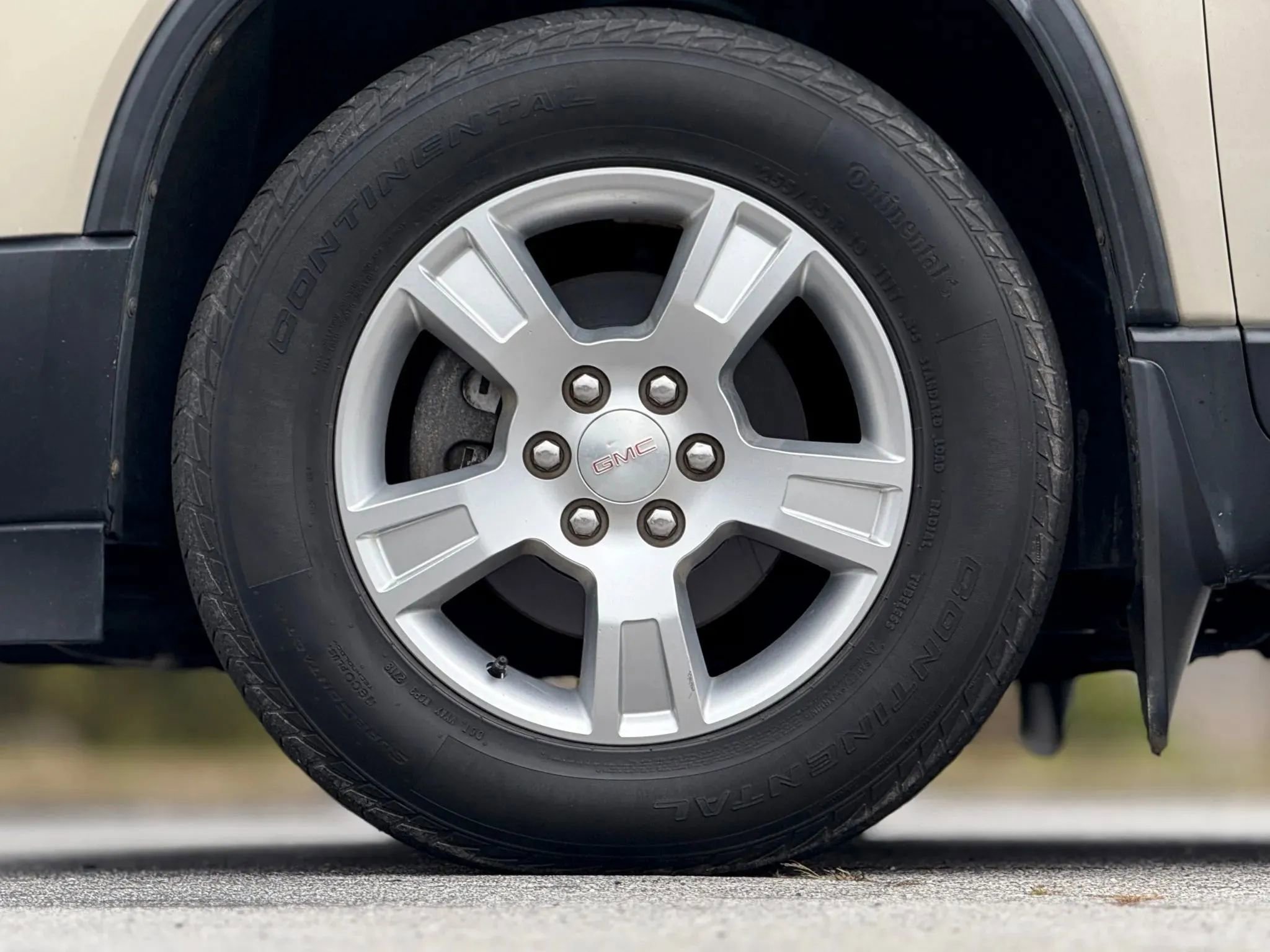 Used 2011 GMC Acadia SLE image 30