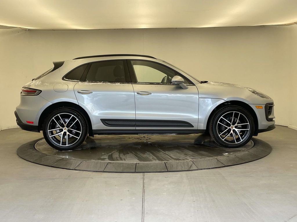 Certified 2022 Porsche Macan image 8