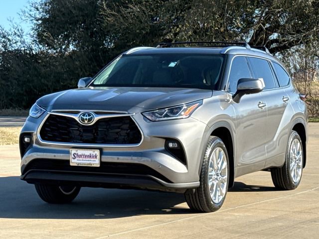 New 2026 Toyota Highlander Limited image 3