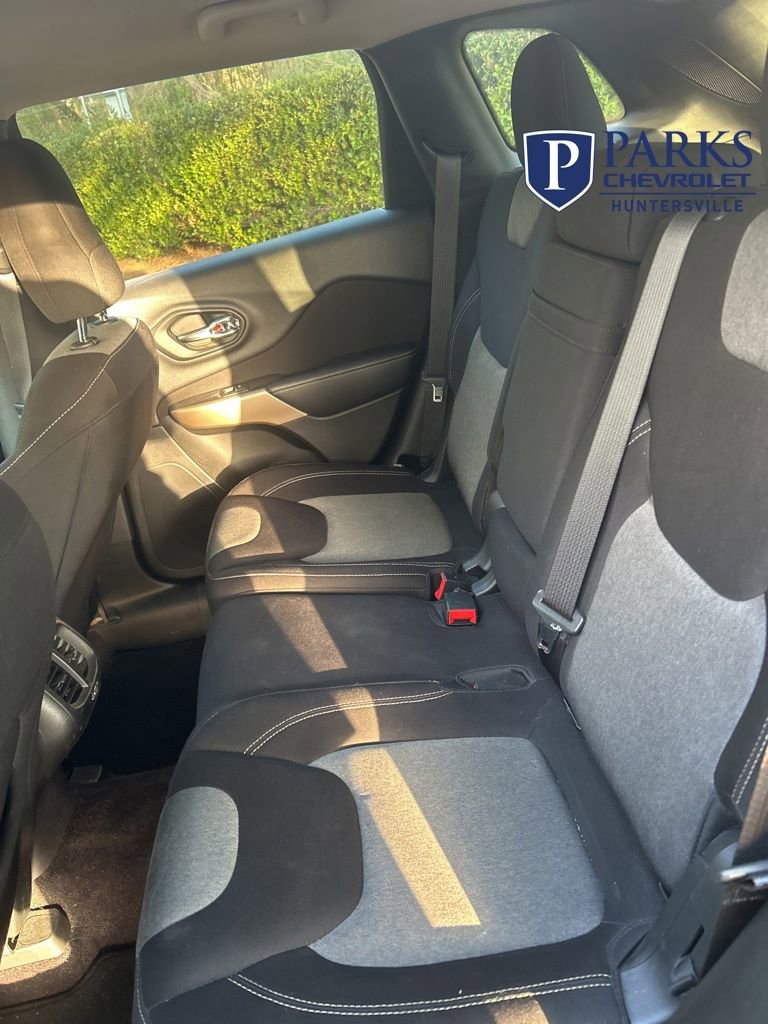 Used 2017 Jeep Cherokee Sport image 23