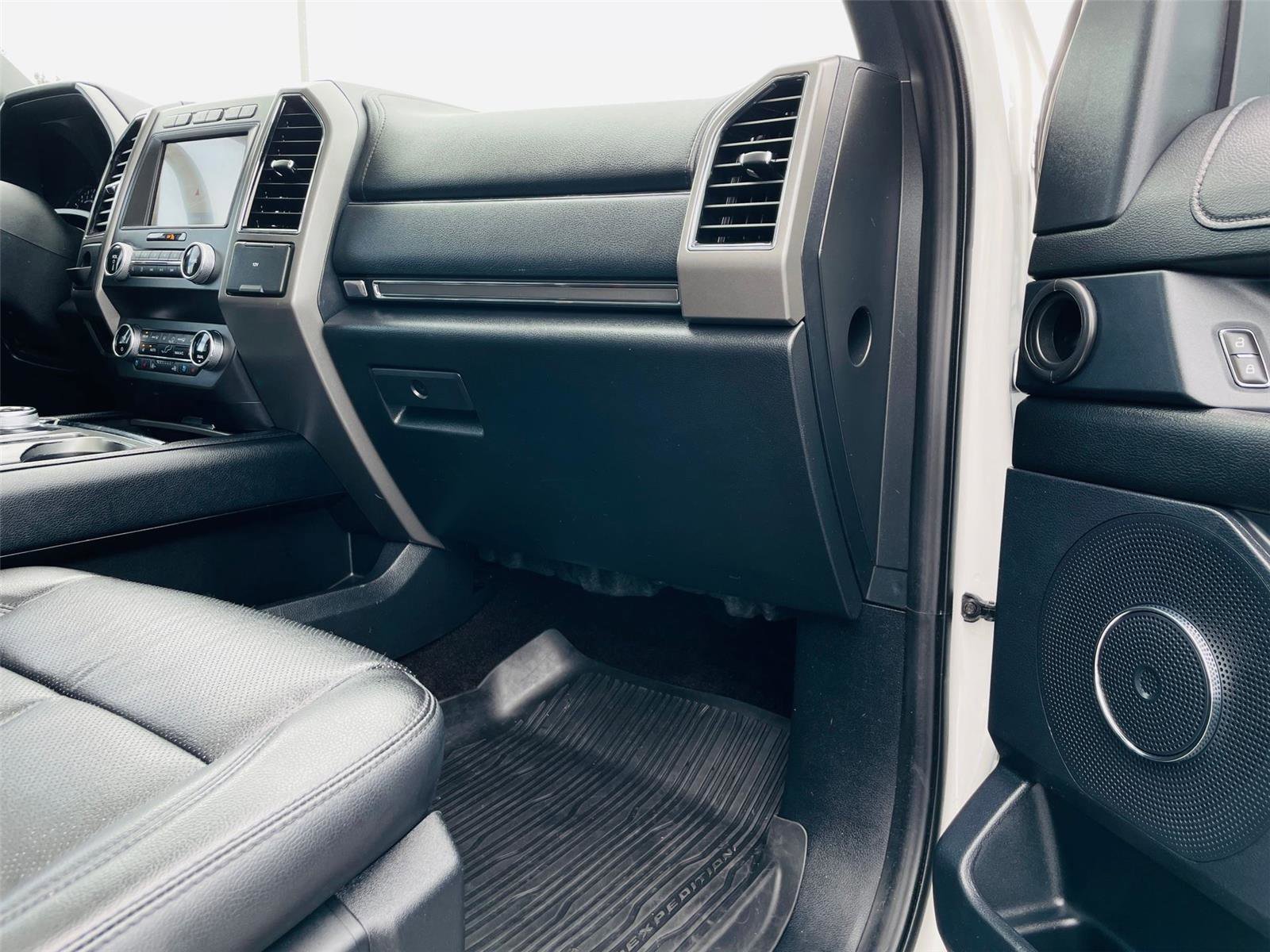 Used 2020 Ford Expedition XLT w/ Equipment Group 202A AWD/4WD image 20