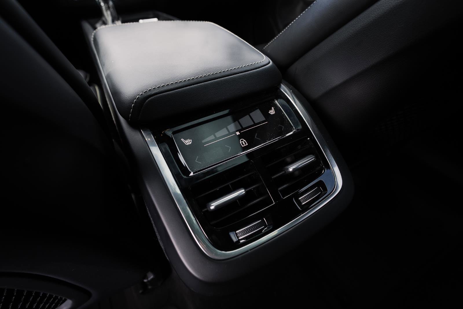 Used 2020 Volvo XC60 T6 R-Design image 44