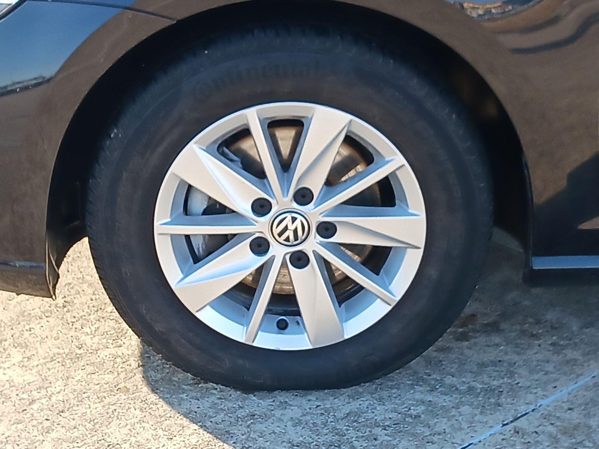 Used 2018 Volkswagen Golf S image 9