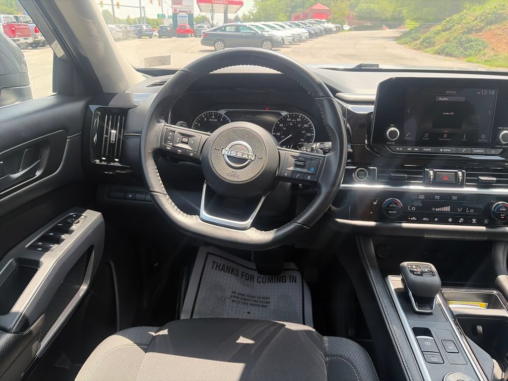 Used 2024 Nissan Pathfinder SV AWD/4WD image 14