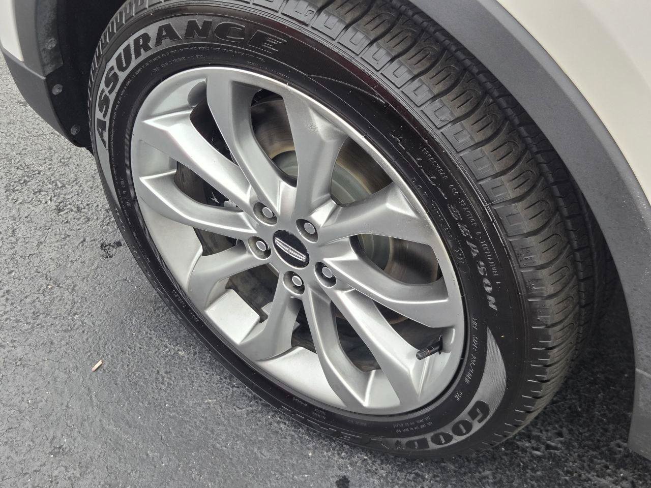 Used 2018 Lincoln MKC Select w/ Select Plus Package AWD/4WD image 12