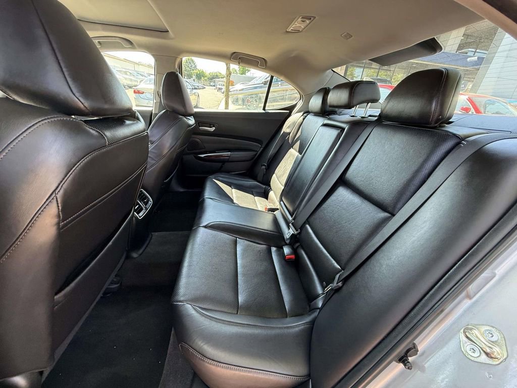 Used 2017 Acura TLX w/ Technology Package FWD image 9