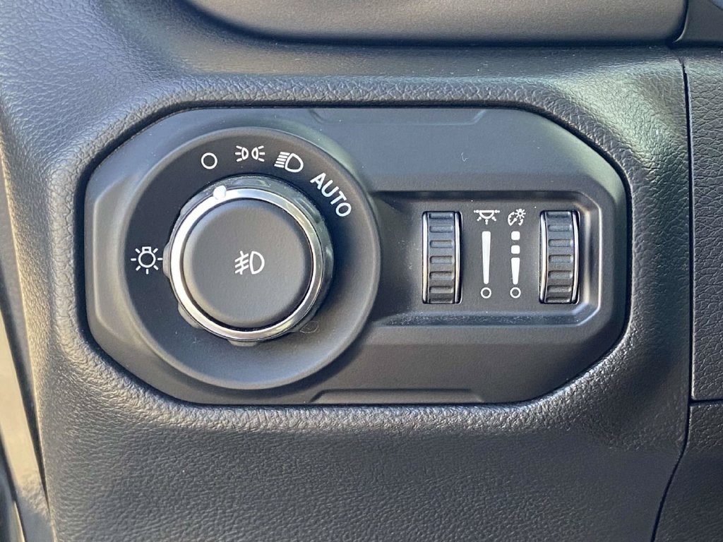 Used 2021 Jeep Wrangler Sport AWD/4WD image 27