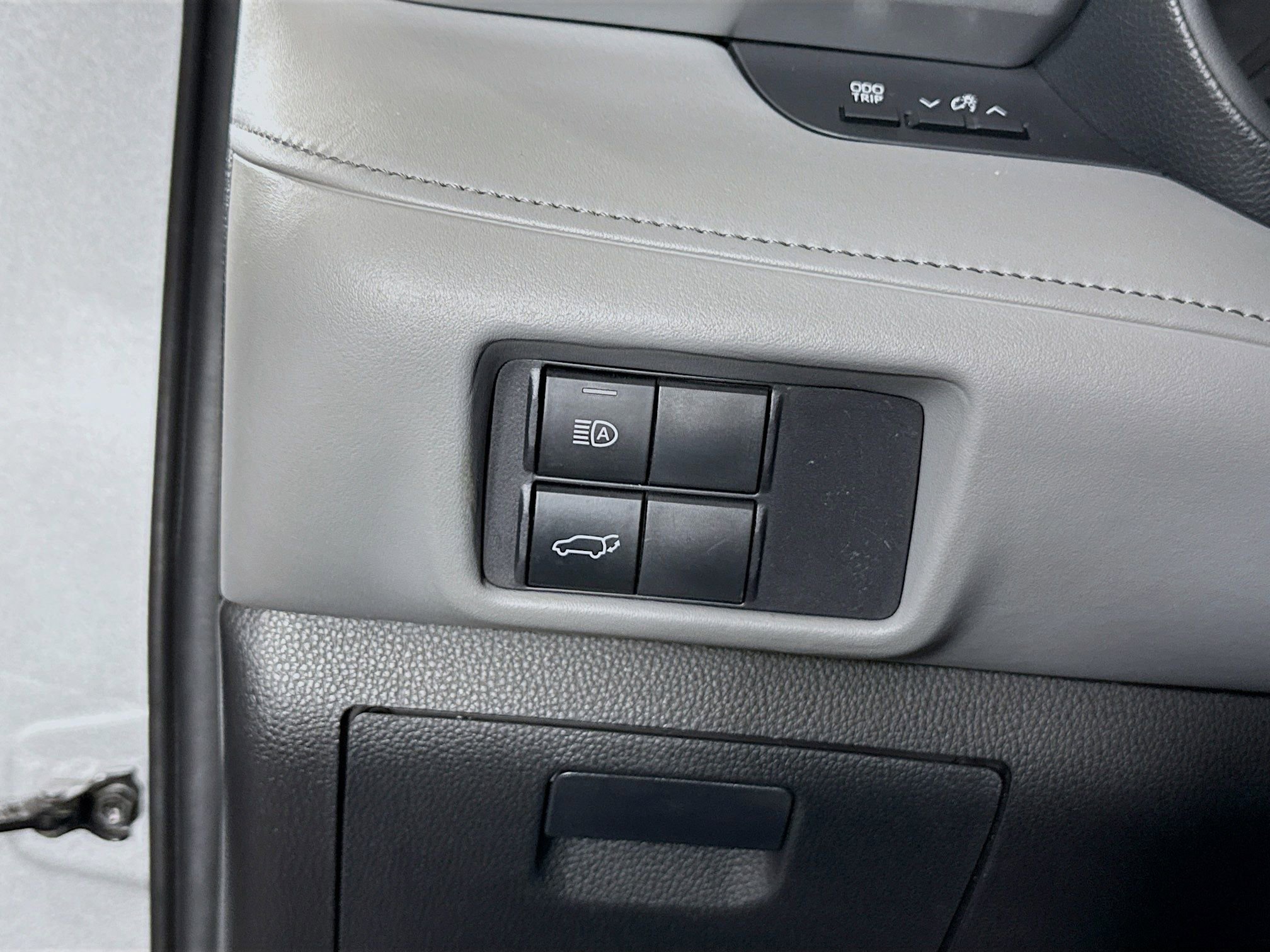 Used 2020 Toyota Highlander LE image 11