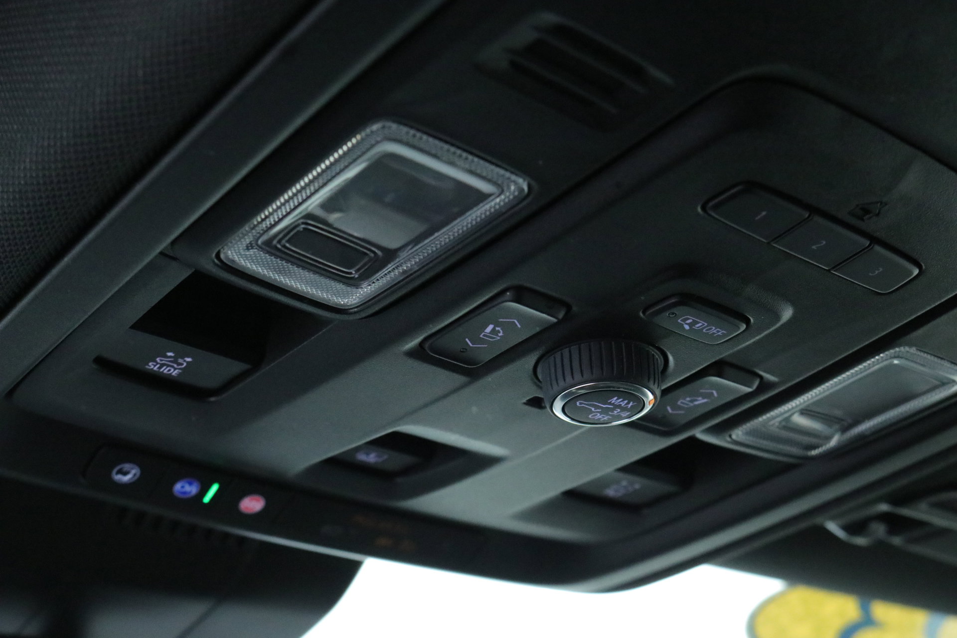 Used 2023 Chevrolet Suburban Z71 w/ Luxury Package image 19