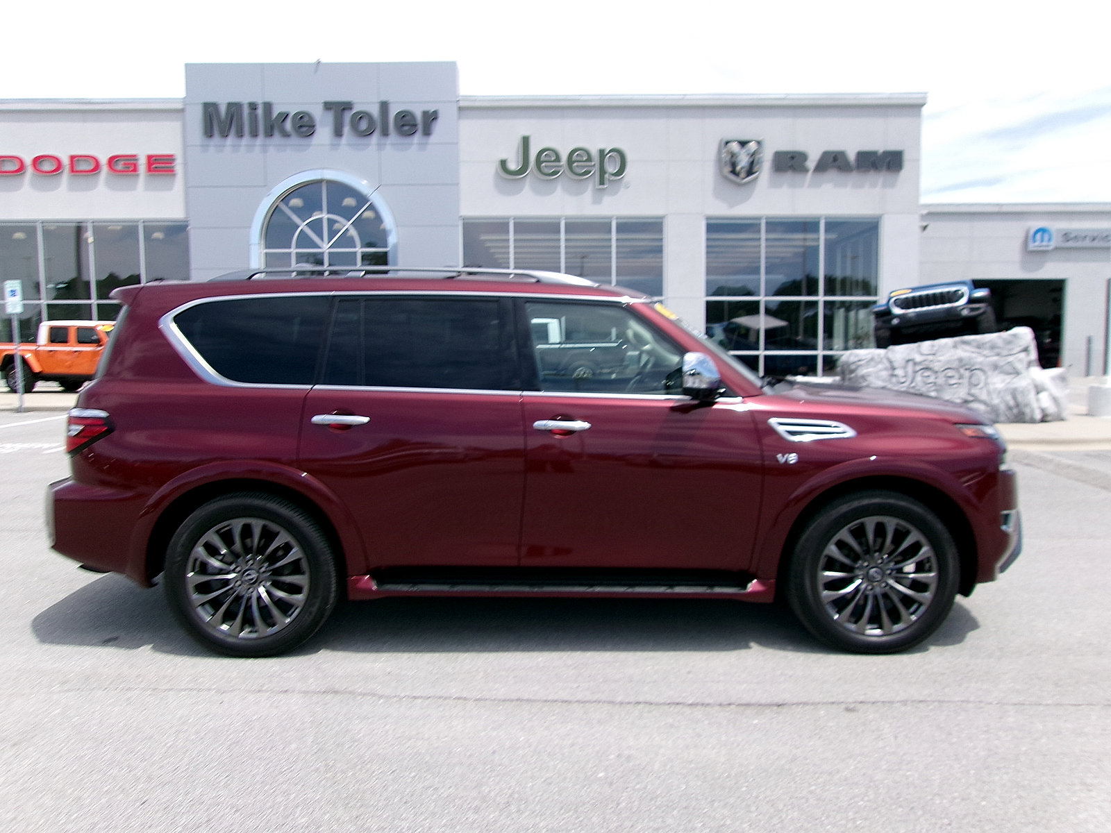 Used 2022 Nissan Armada Platinum w/ Captain's Chairs Package AWD/4WD image 6