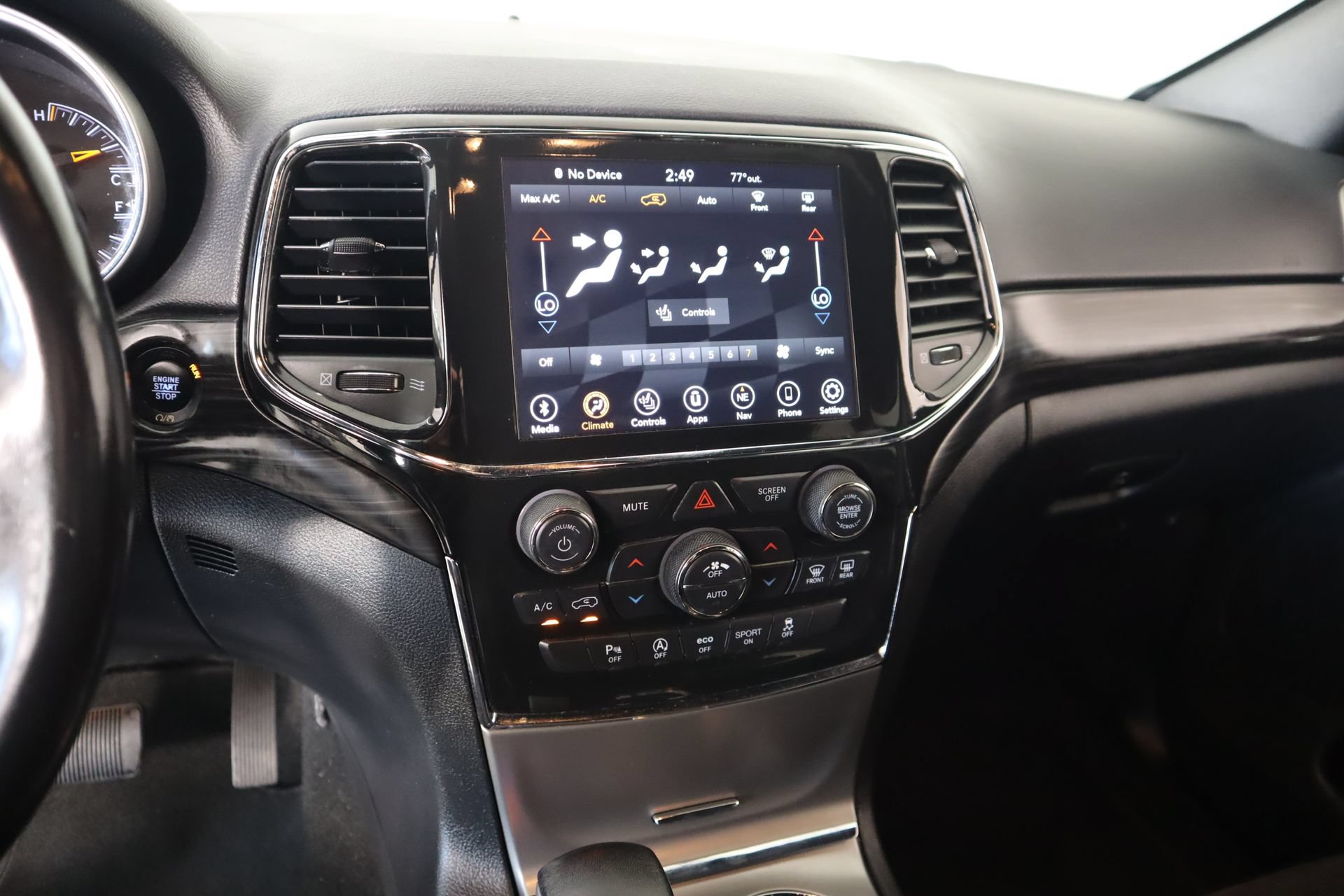 Used 2022 Jeep Grand Cherokee Laredo X AWD/4WD image 5