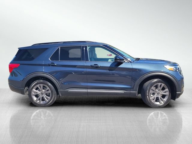 Certified 2024 Ford Explorer XLT w/ Equipment Group 202A AWD/4WD image 3