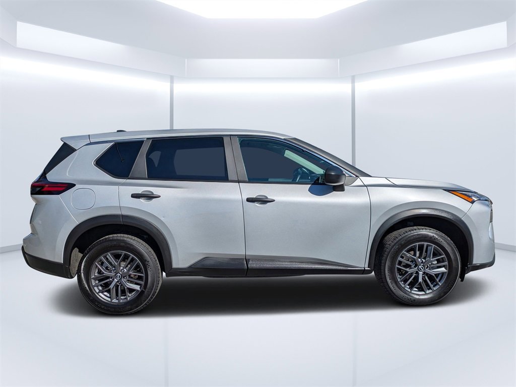 Used 2024 Nissan Rogue S image 3