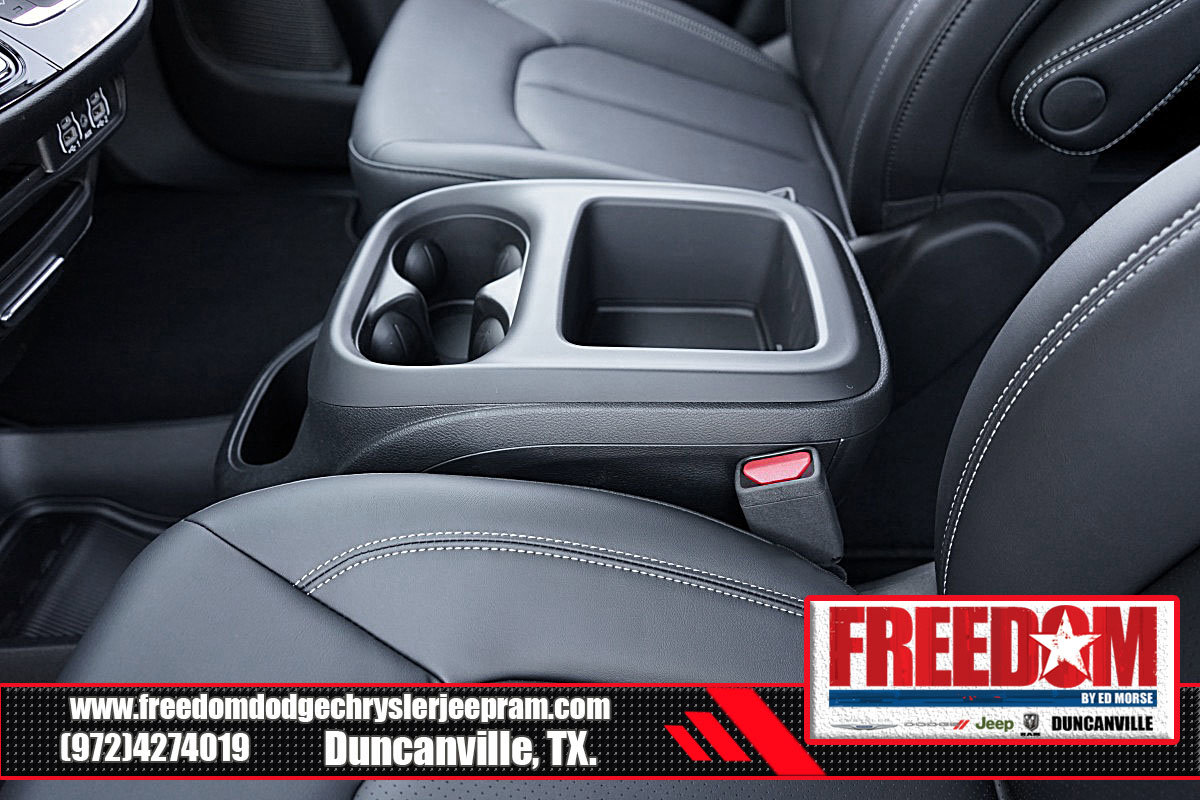 New 2025 Chrysler Voyager LX FWD image 35