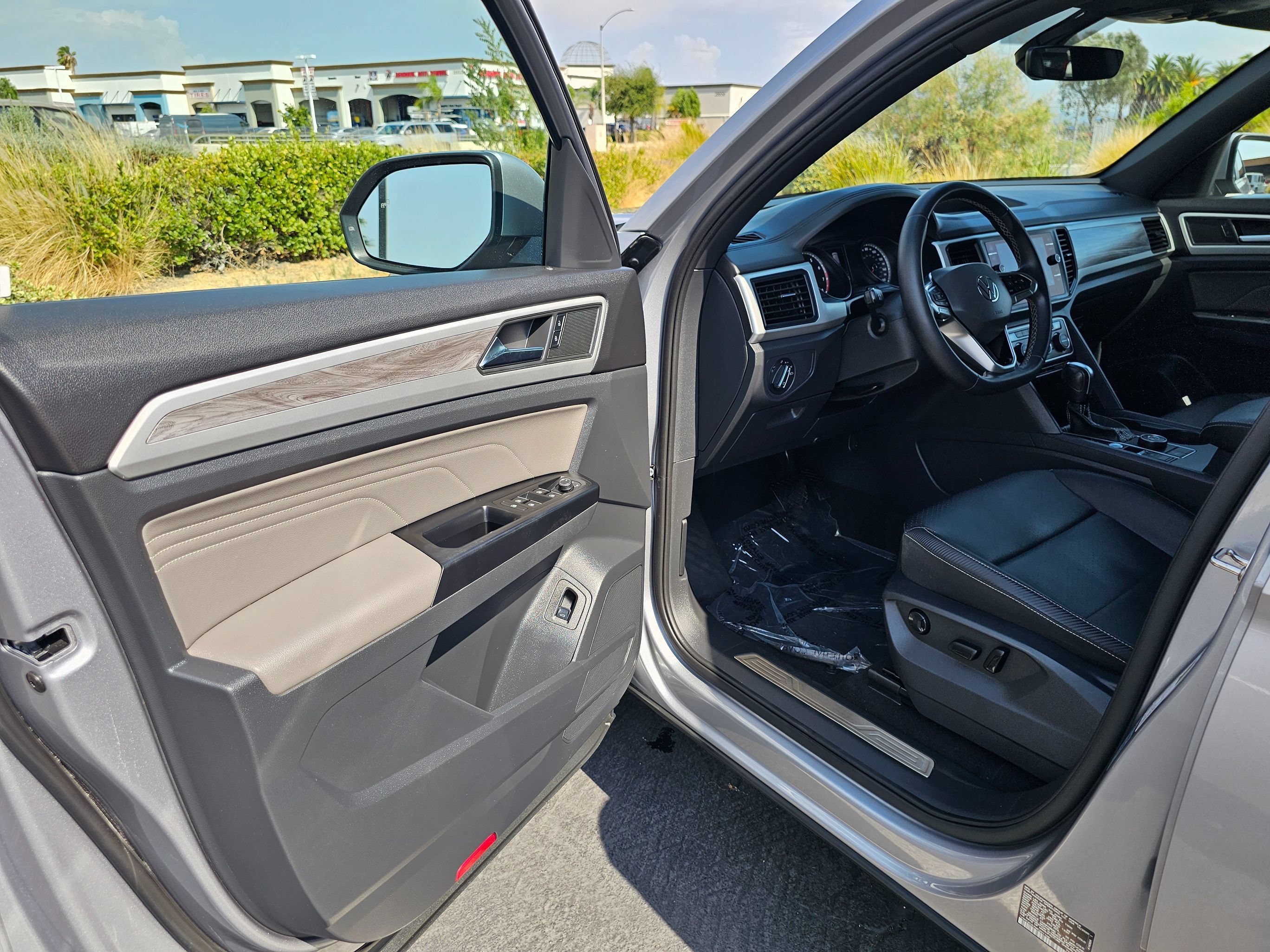Used 2021 Volkswagen Atlas Cross Sport SE w/ Panoramic Sunroof Package AWD/4WD image 15