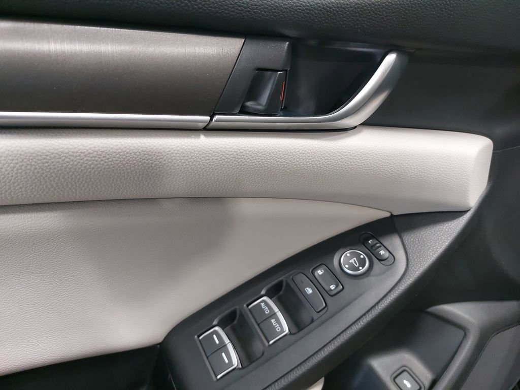 Used 2018 Honda Accord LX image 25