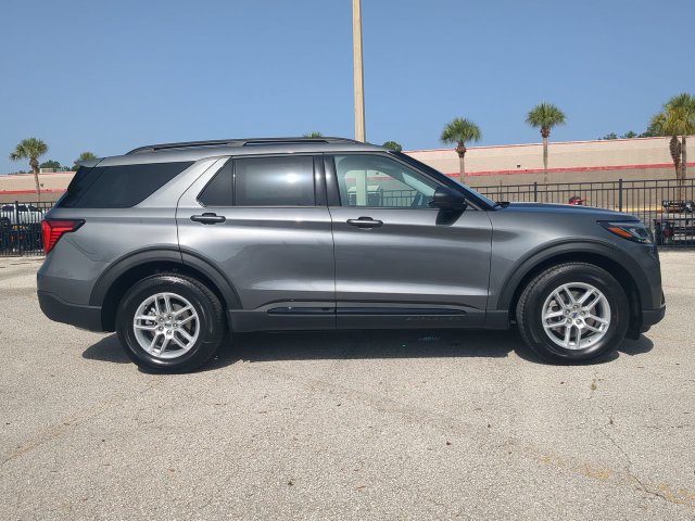 New 2026 Ford Explorer Active RWD image 4