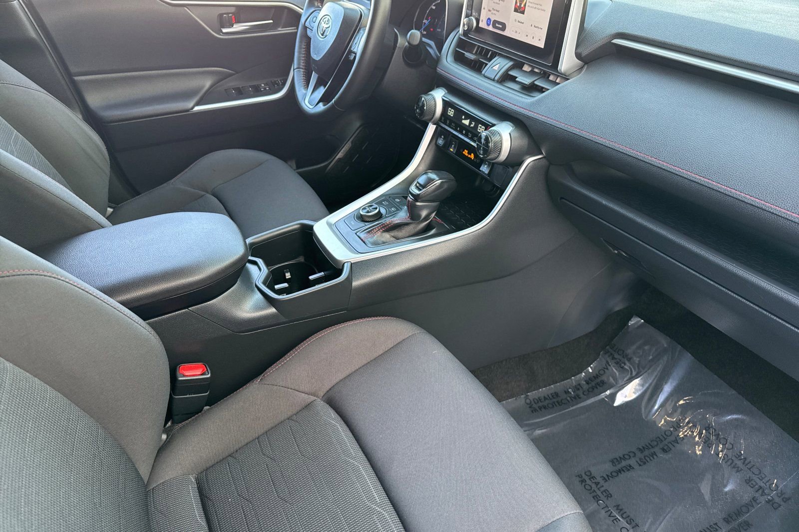 Used 2024 Toyota RAV4 SE w/ Weather & Moonroof Package image 16