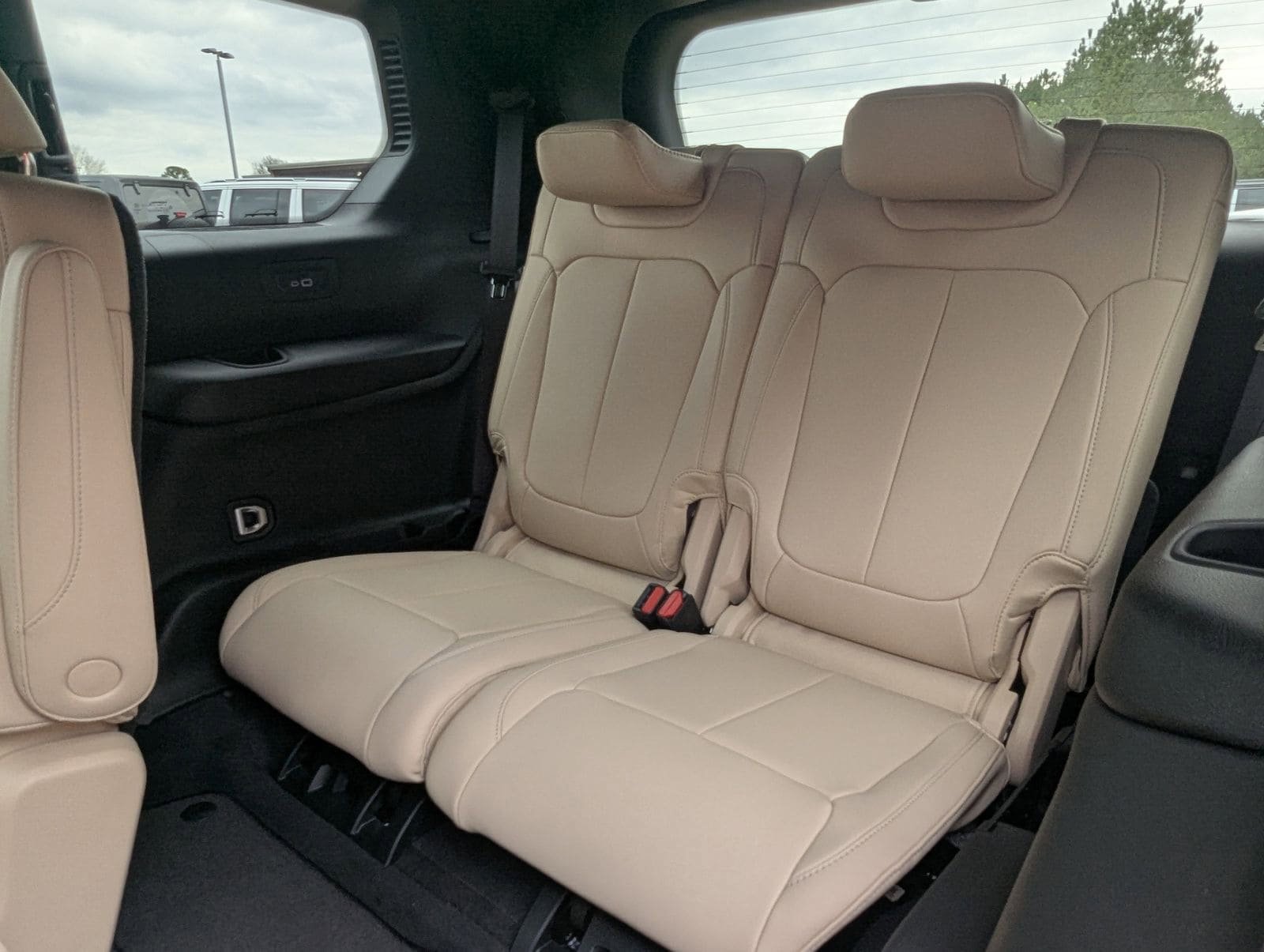 New 2026 Jeep Grand Cherokee L Limited w/ Limited Altitude Package RWD image 17