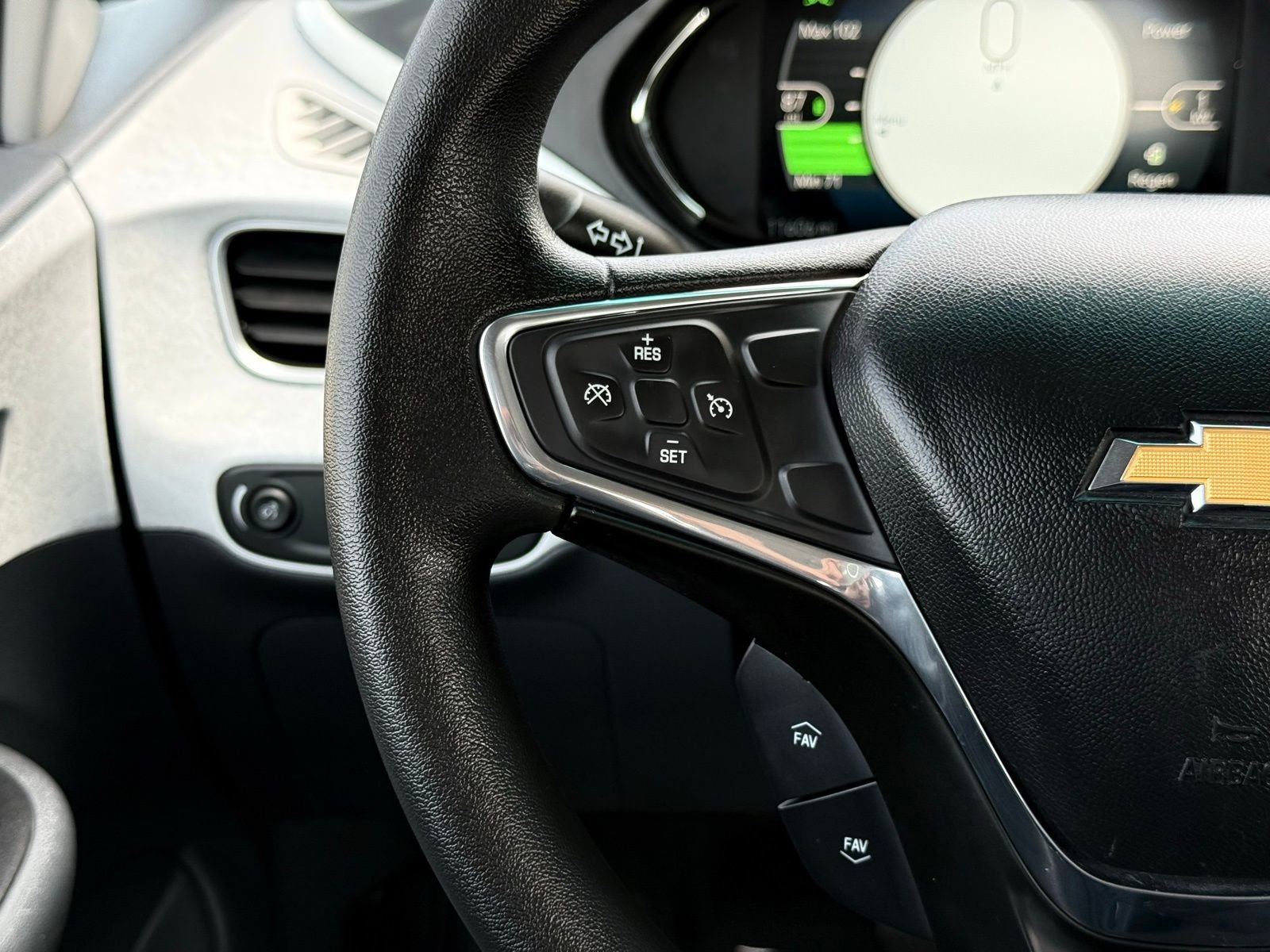 Used 2018 Chevrolet Bolt LT FWD image 27