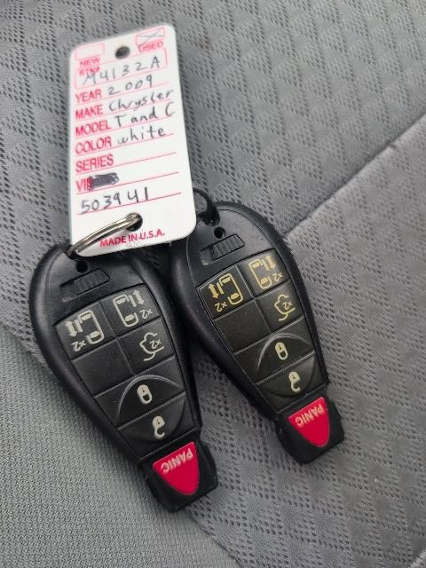 Used 2009 Chrysler Town & Country Touring image 41